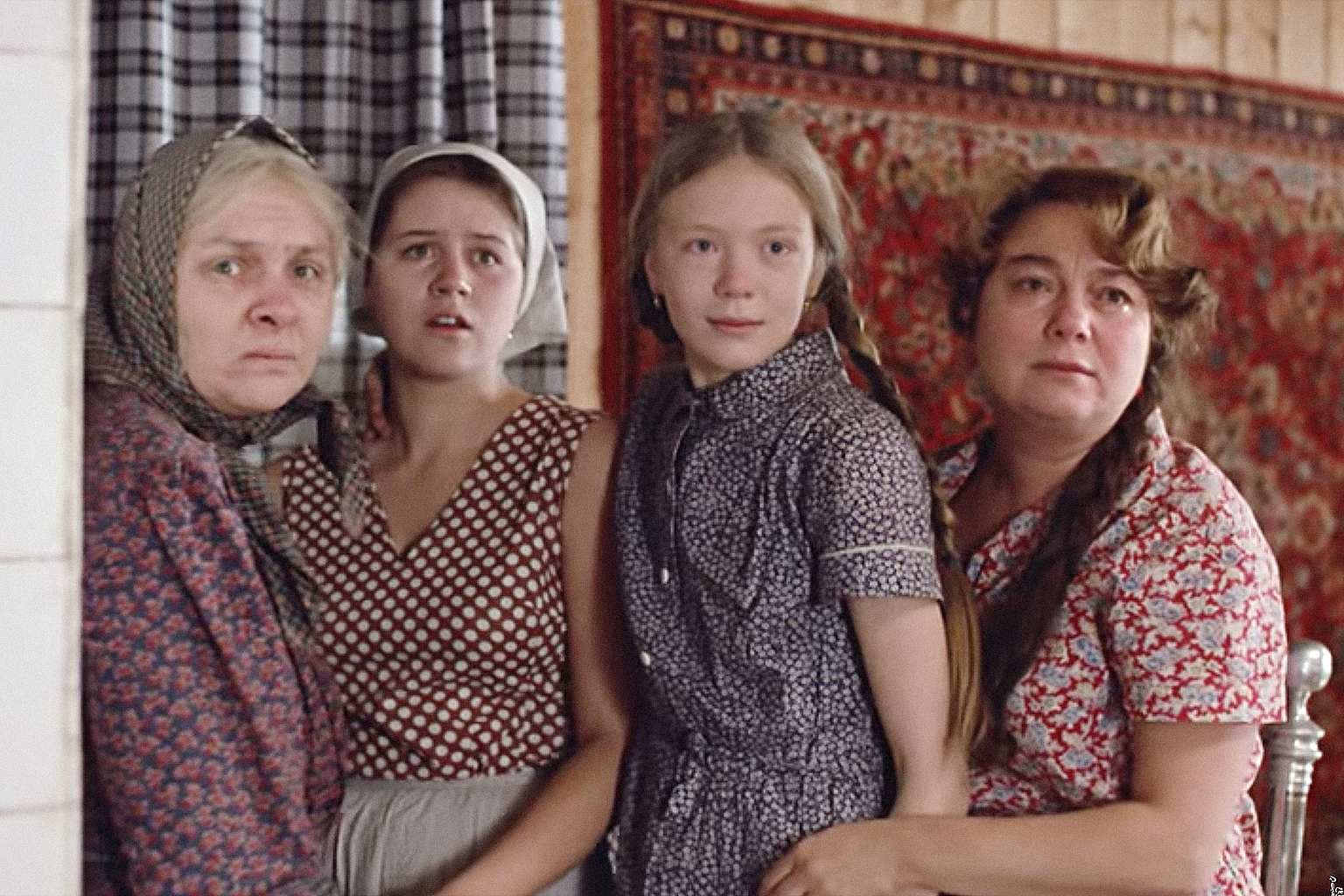 Меня воспитали мама и бабушка